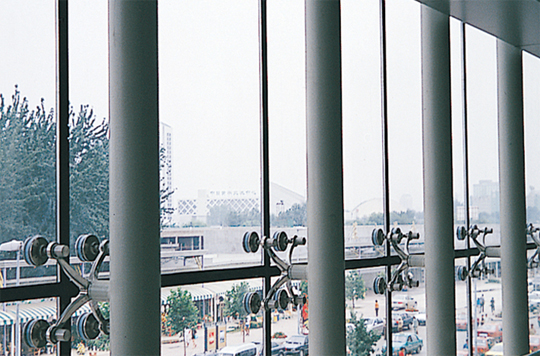 深圳厂房装修知识钢结构点支撑玻璃幕墙施工